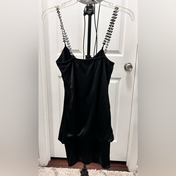 Elegant Black Dress with Chain Straps - Picture 3 of 5